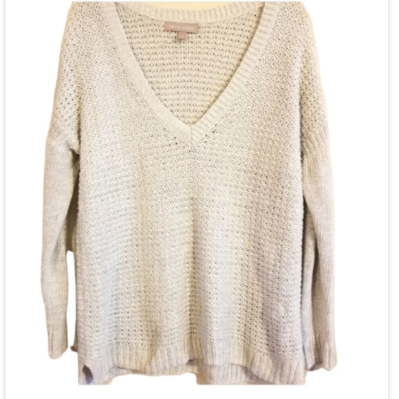 Banana Republic Sweaters - BANANA REPUBLIC CABLE KNIT V NECK SWEATER
